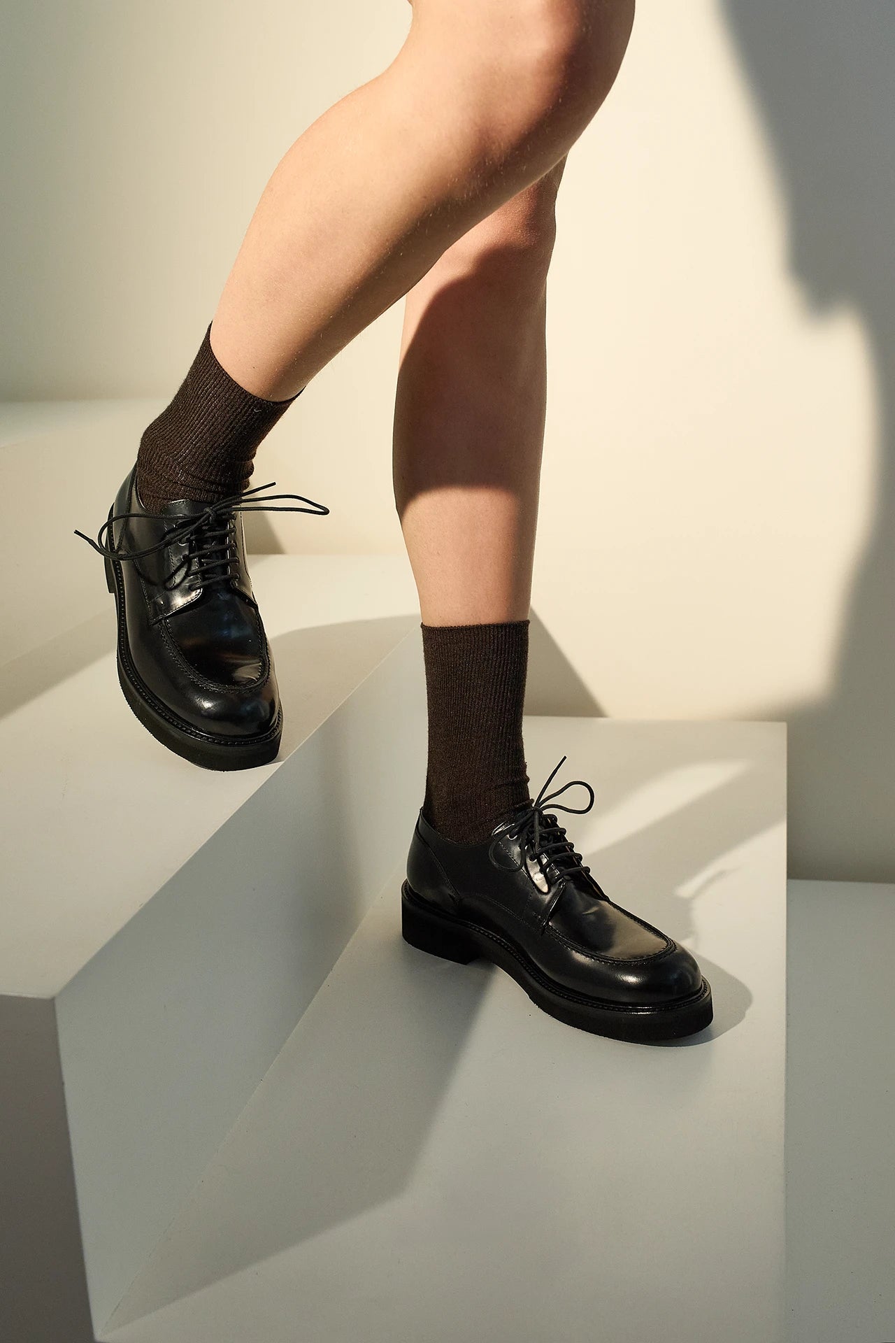 Scarpe stringate con suola alta in gomma