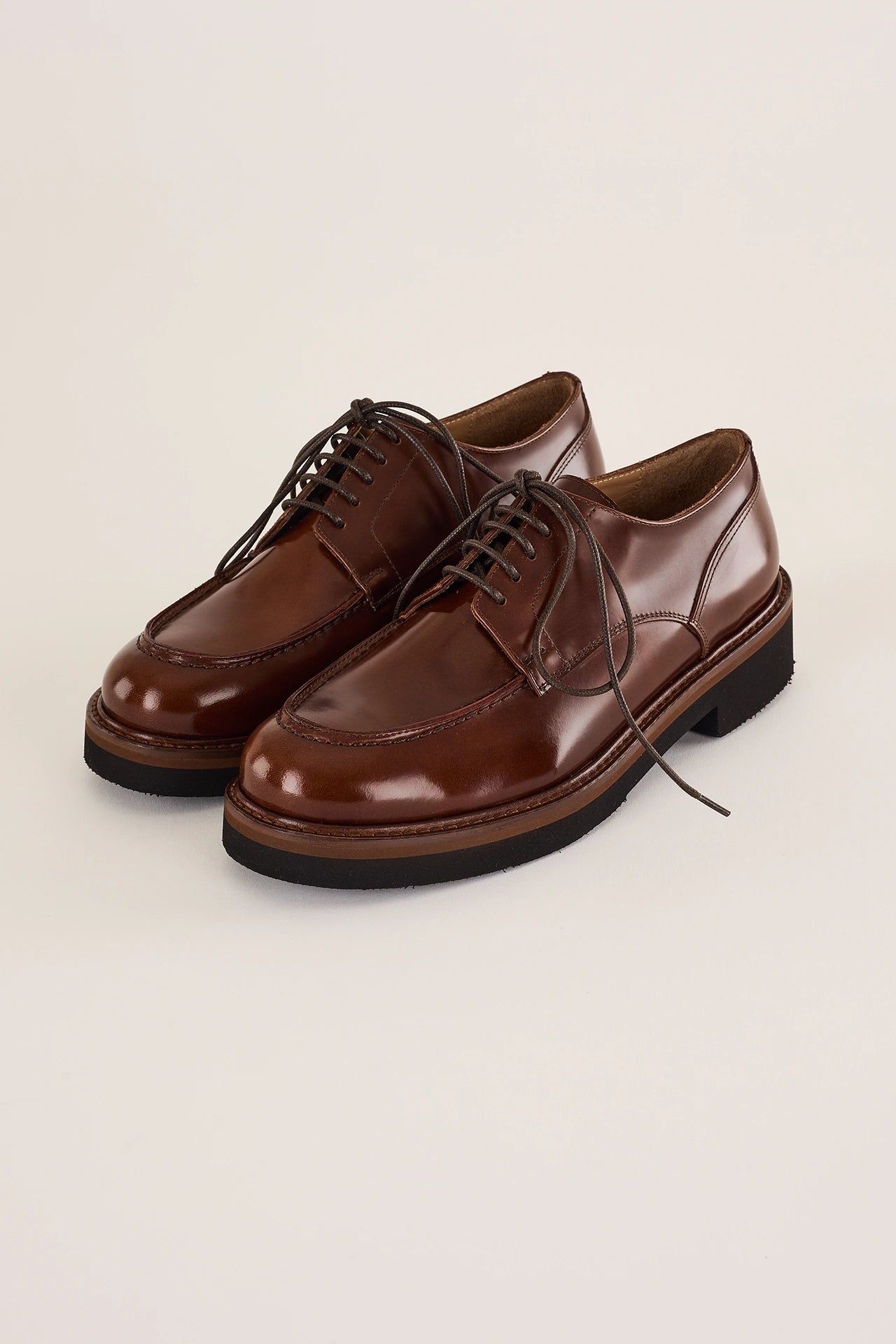 Scarpe stringate con suola alta in gomma