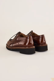 Scarpe stringate con suola alta in gomma