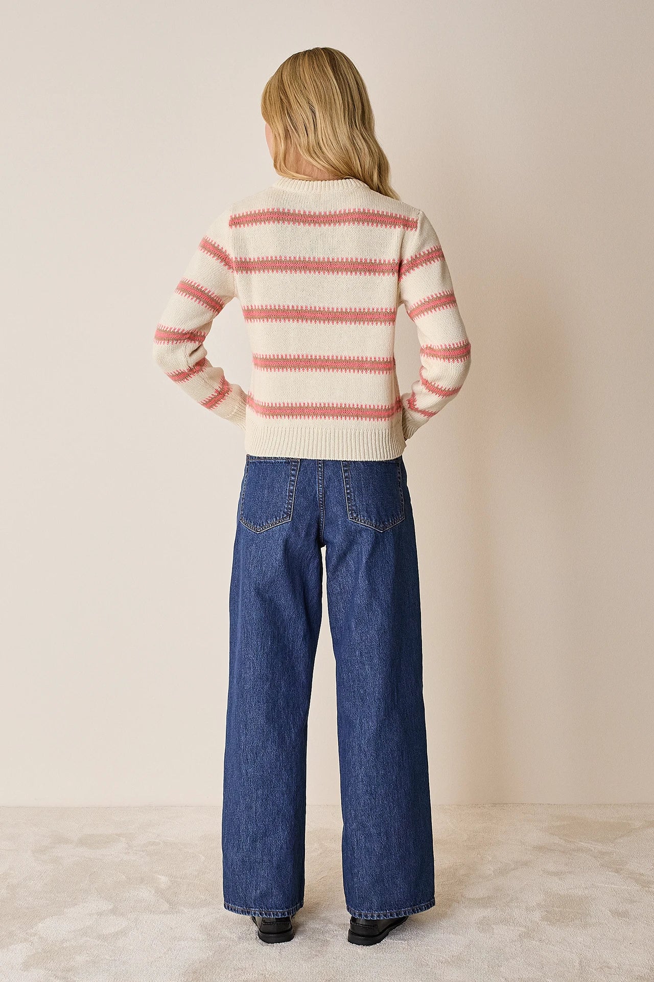 Maglia girocollo con righe jacquard