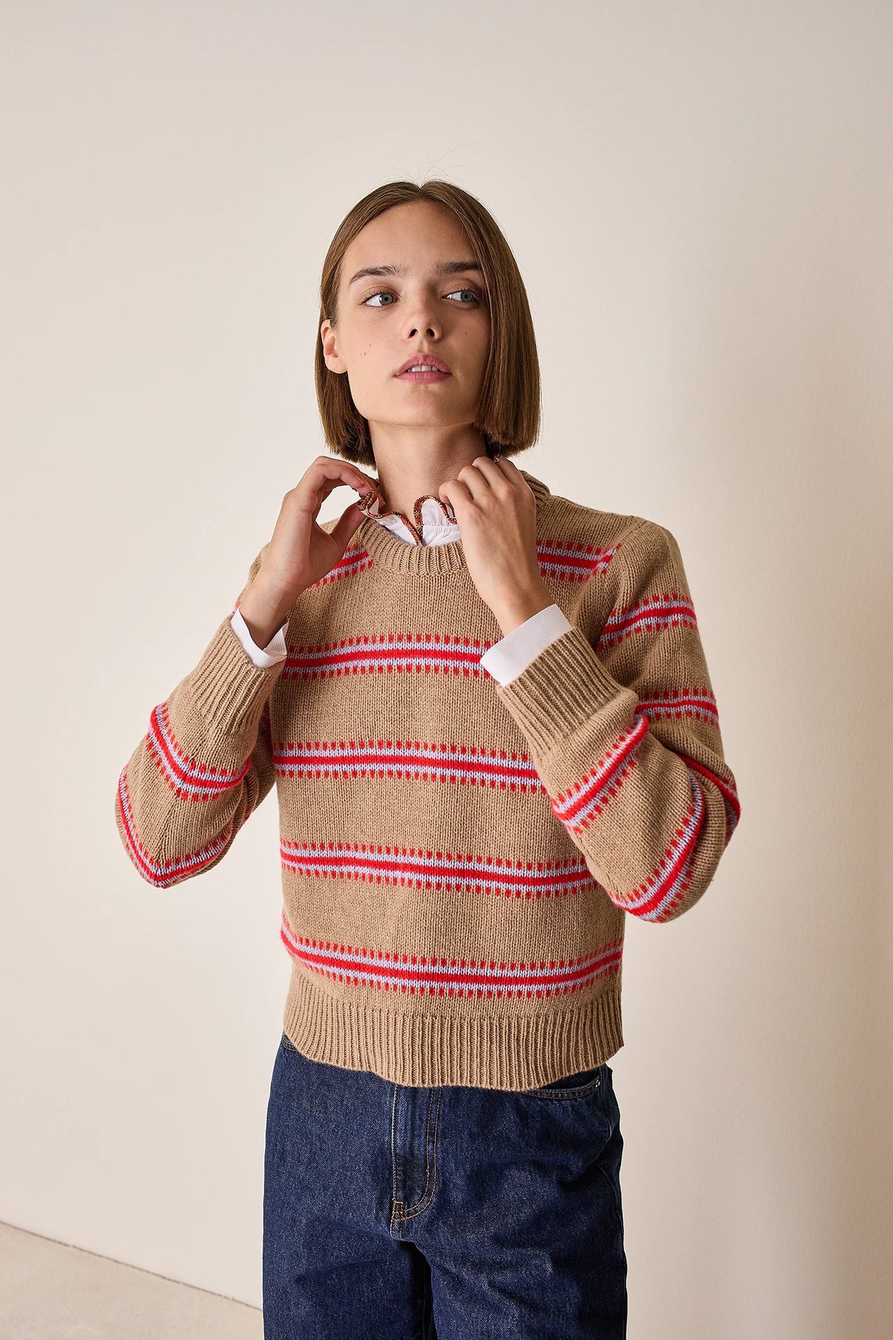 Maglia girocollo con righe jacquard