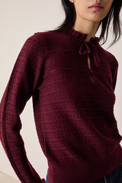 Maglia traforata con laccetto