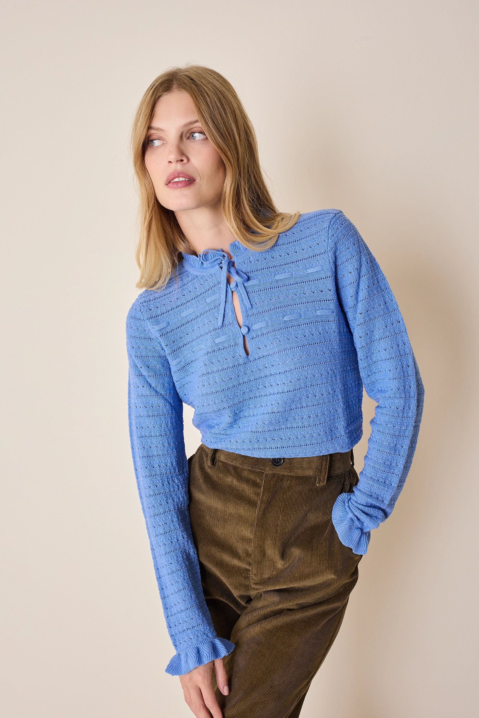 Maglia traforata con laccetto