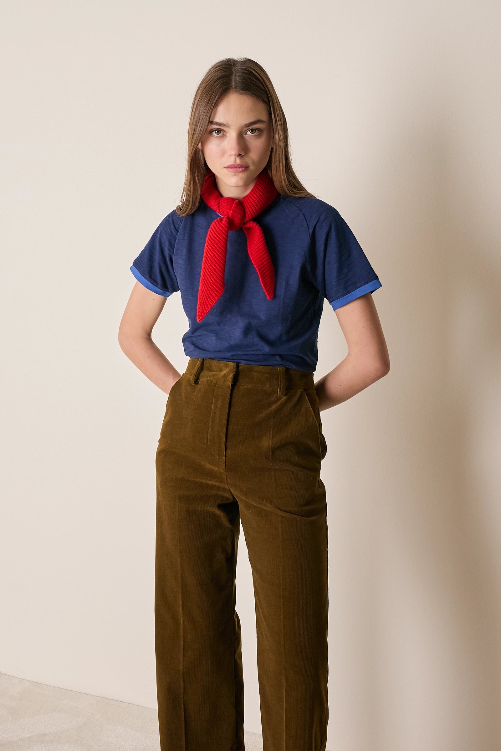 Knitted triangle cashmere scarf