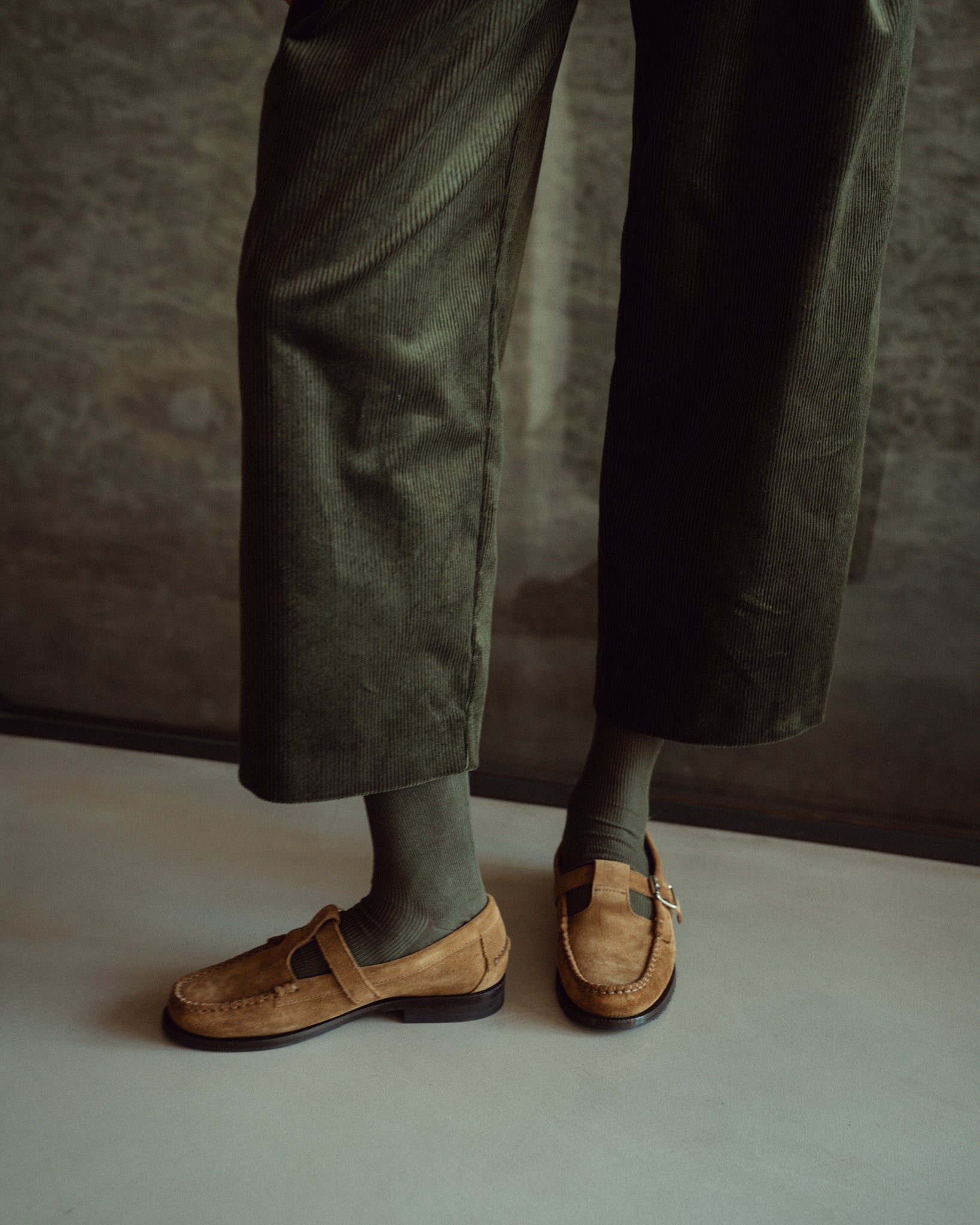 Mocassini-e-pantaloni.jpg