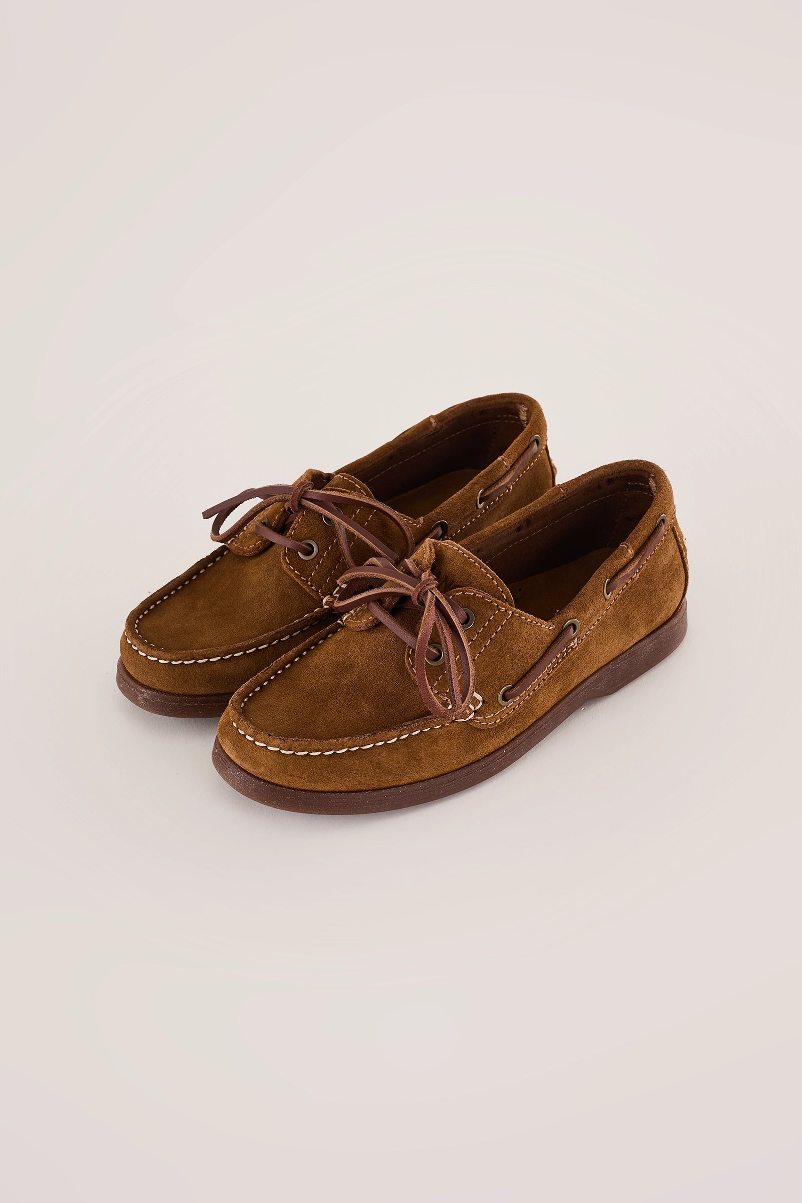 Mocassini scamosciati con suola leggera – Bianco