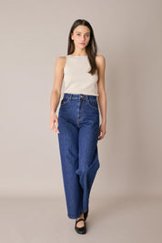 Top a costine con scollo a barchetta