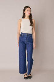 Top a costine con scollo a barchetta