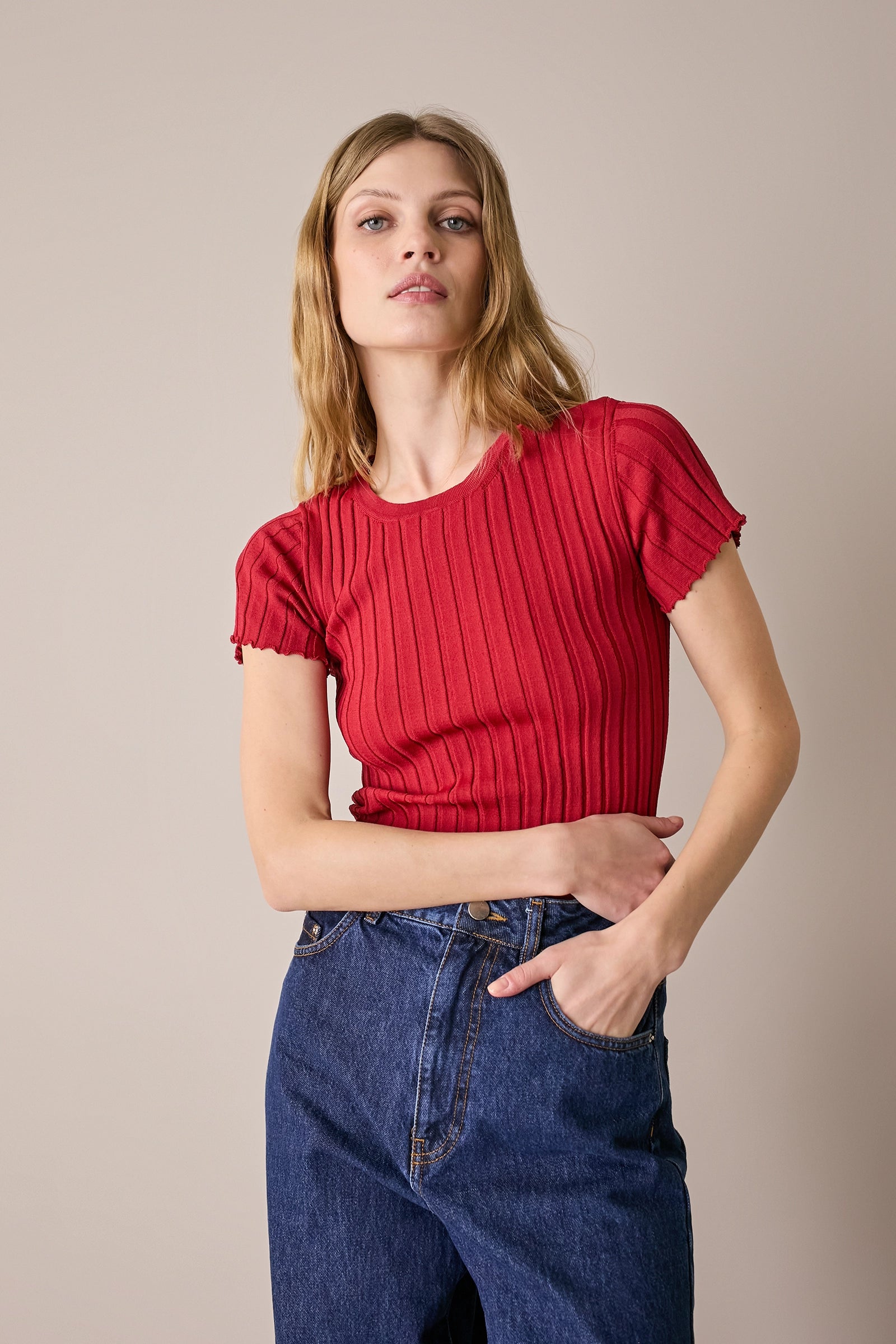 Maglia a costine con bordi arricciati