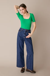 Maglia a costine con scollo quadrato