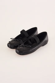Elastic strap ballet flats