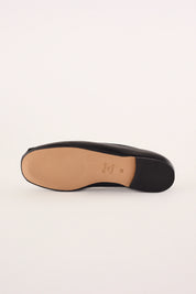 Elastic strap ballet flats