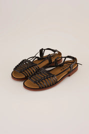 Ankle-tie sandals – Kosma