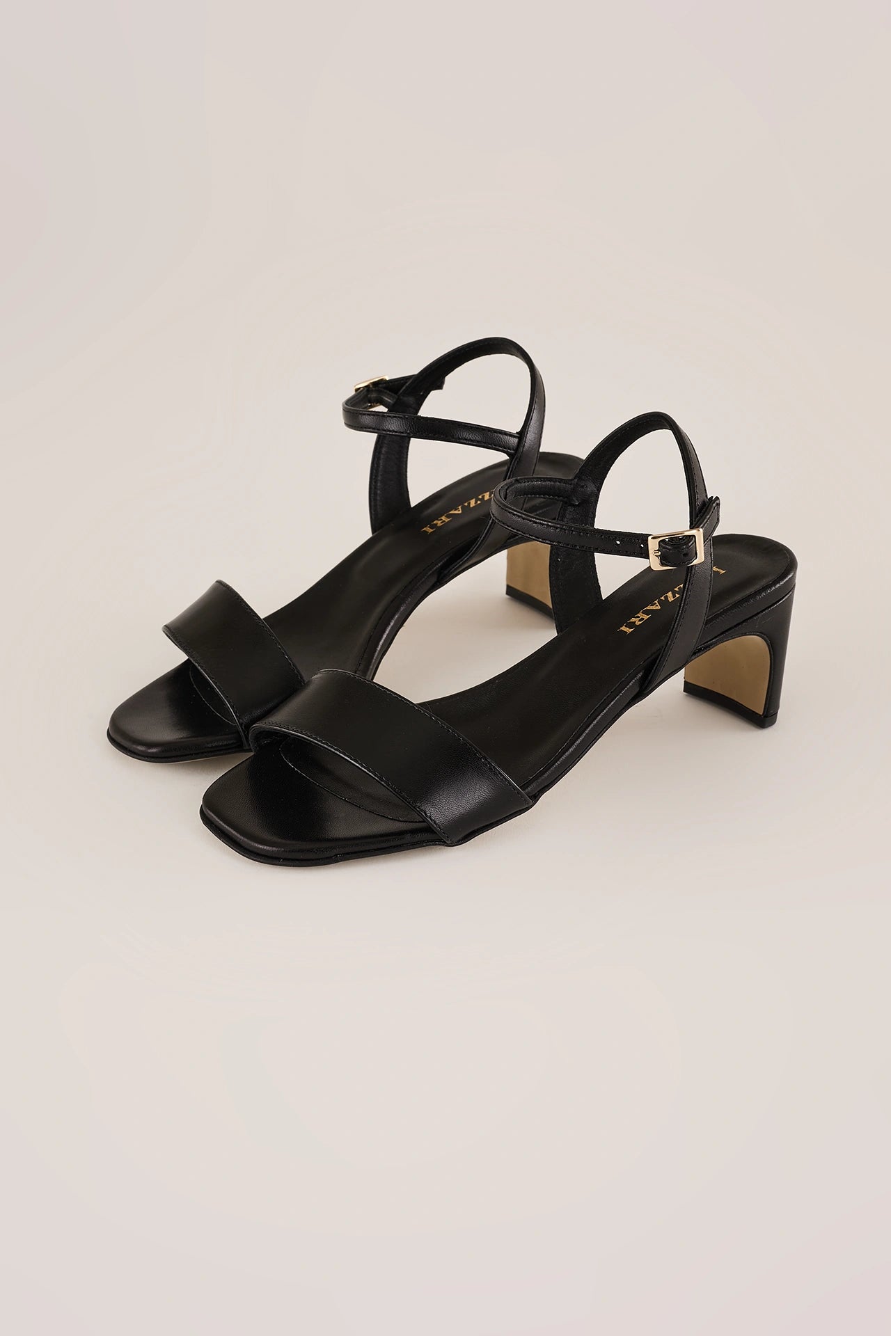 Ankle-strap sandals with 5 cm heel