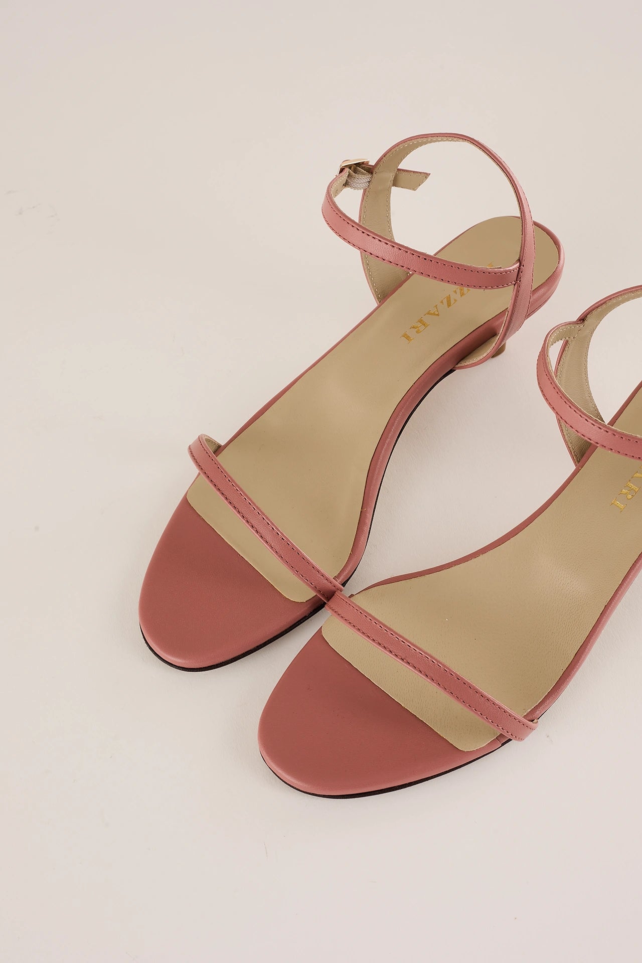 Sandali con kitten heel