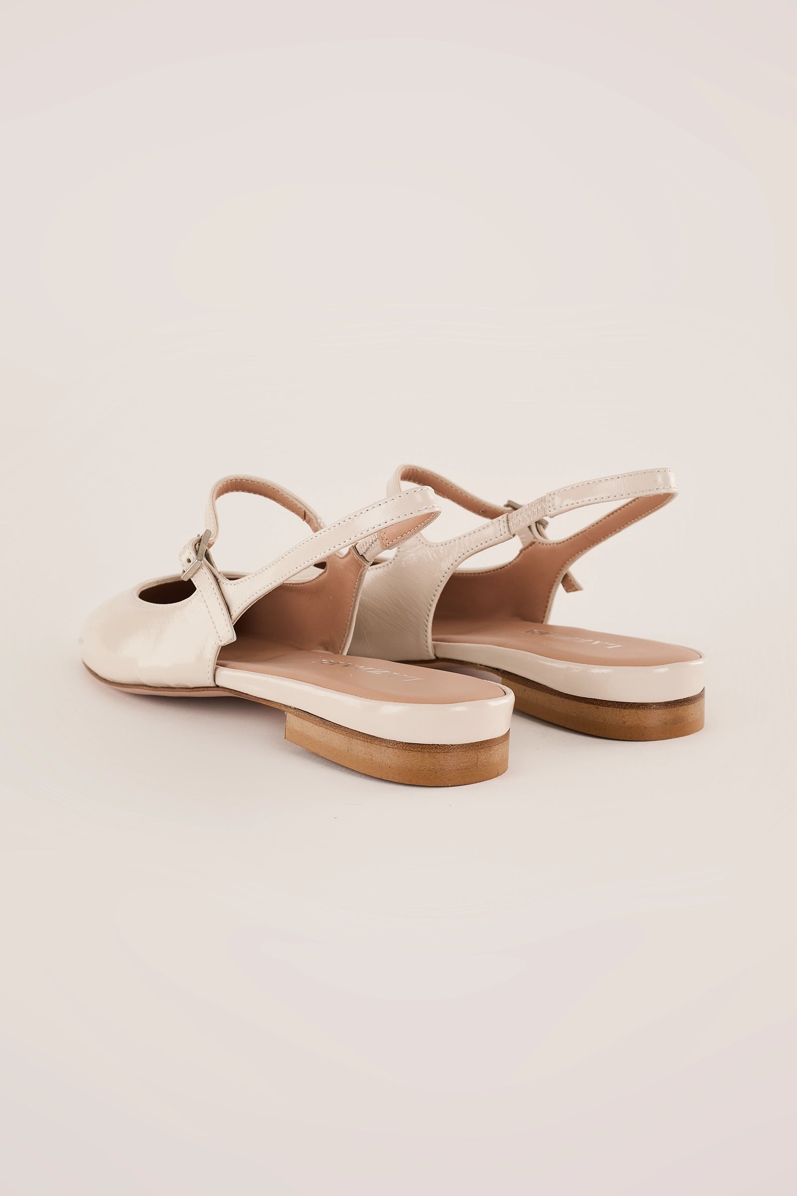 Round-toe slingbacks