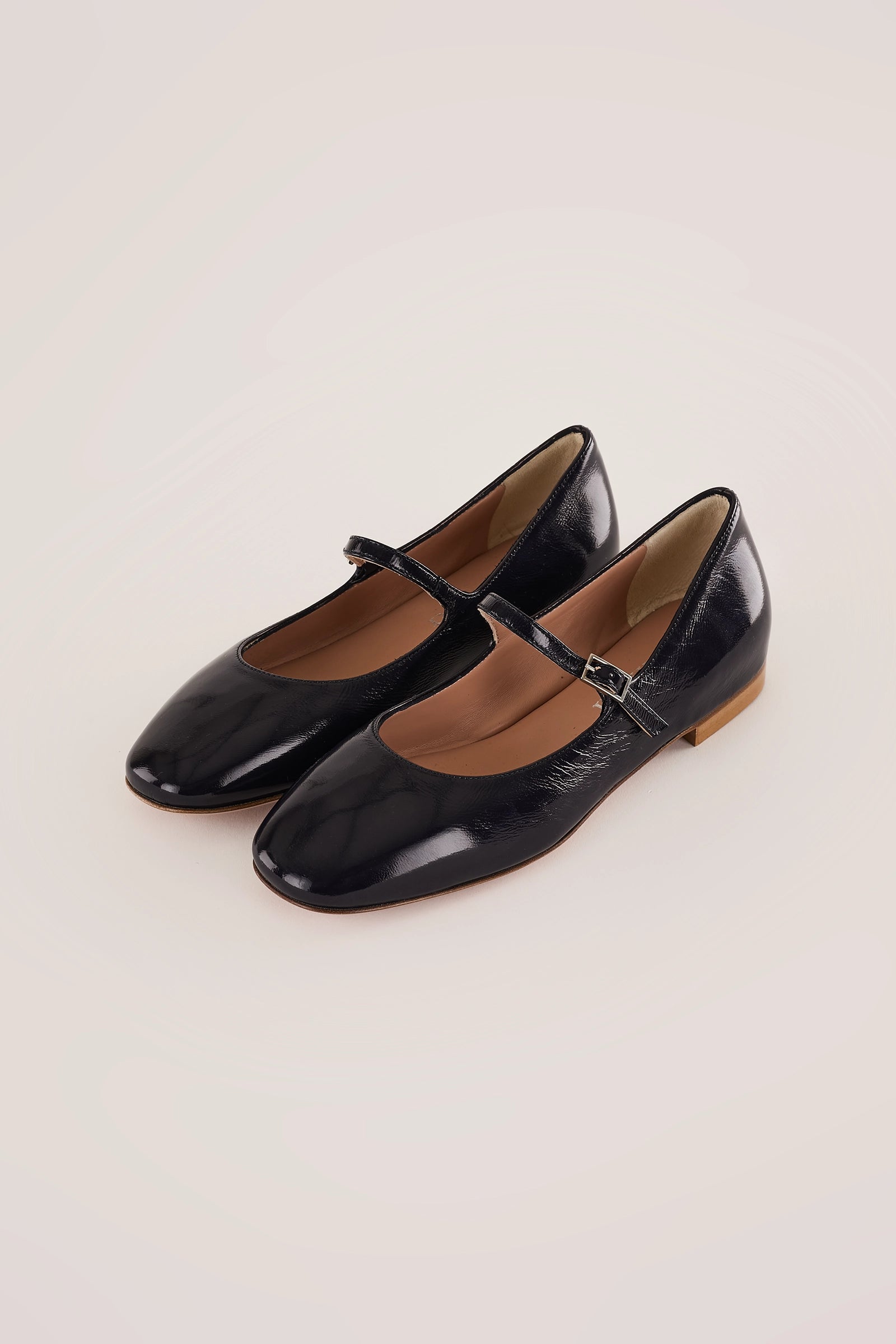 Mary Jane in vernice morbida con punta tonda