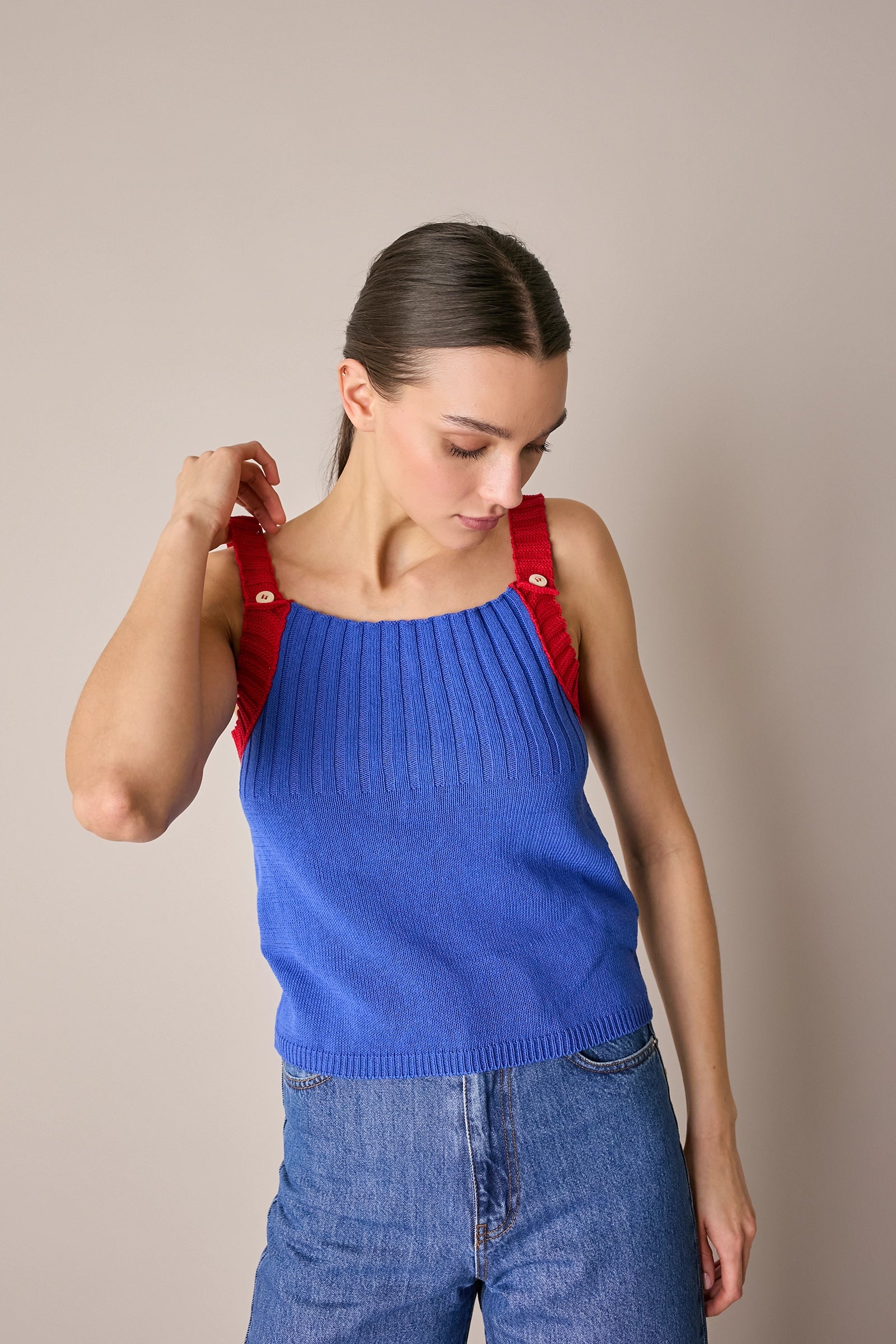 Top in maglia con spalline a contrasto