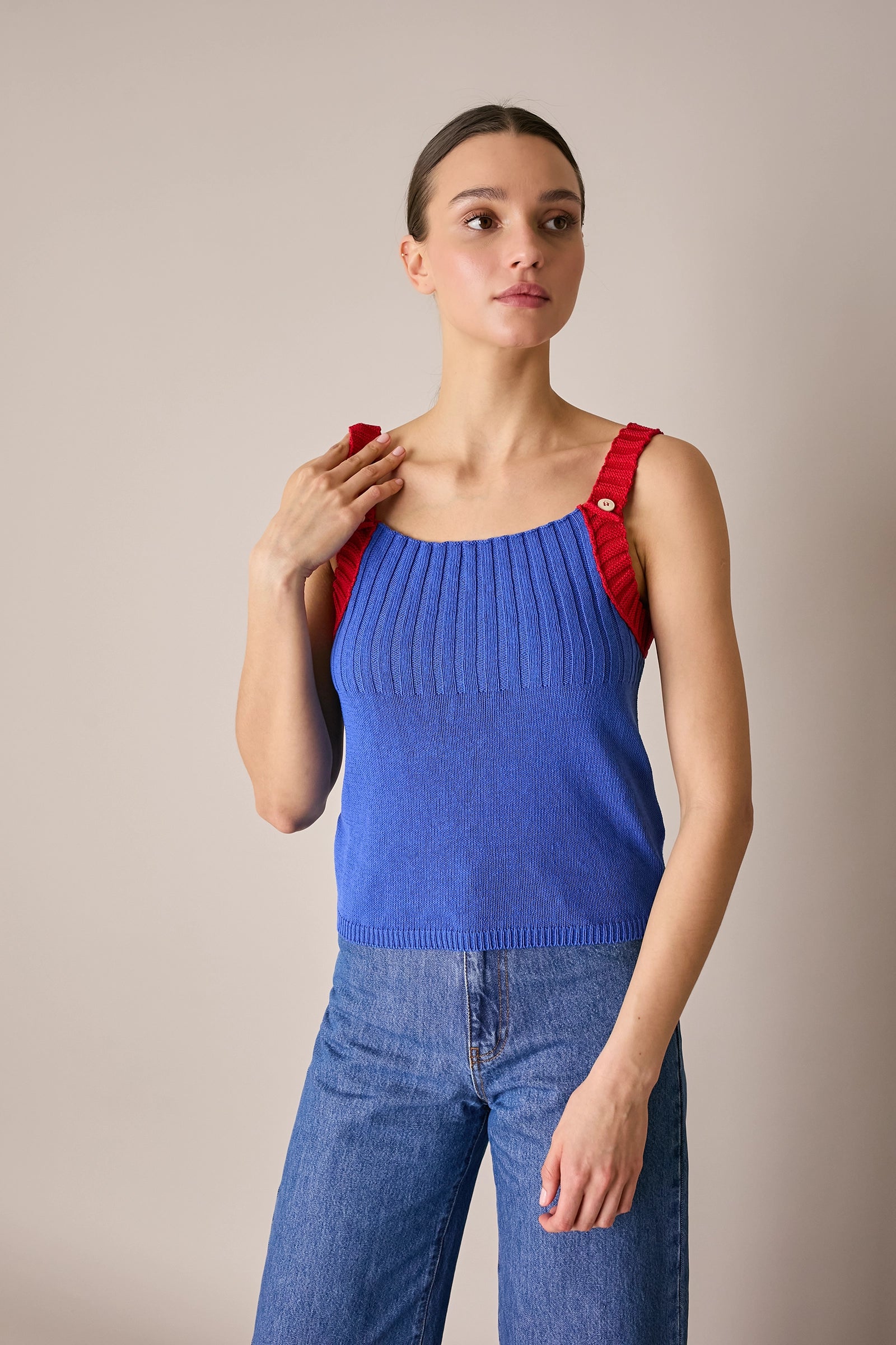 Top in maglia con spalline a contrasto