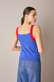 Top in maglia con spalline a contrasto