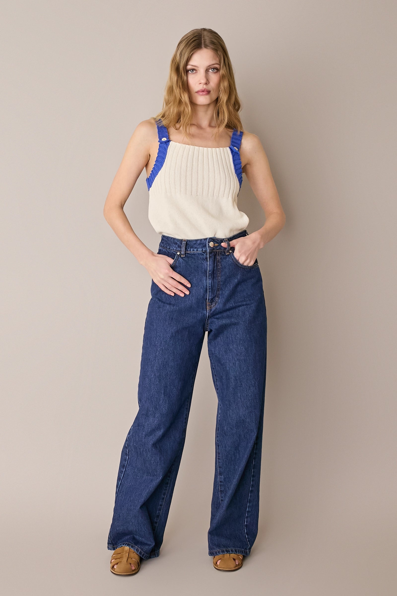 Top in maglia con spalline a contrasto