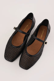 Ballerine in pelle traforata con cinturino