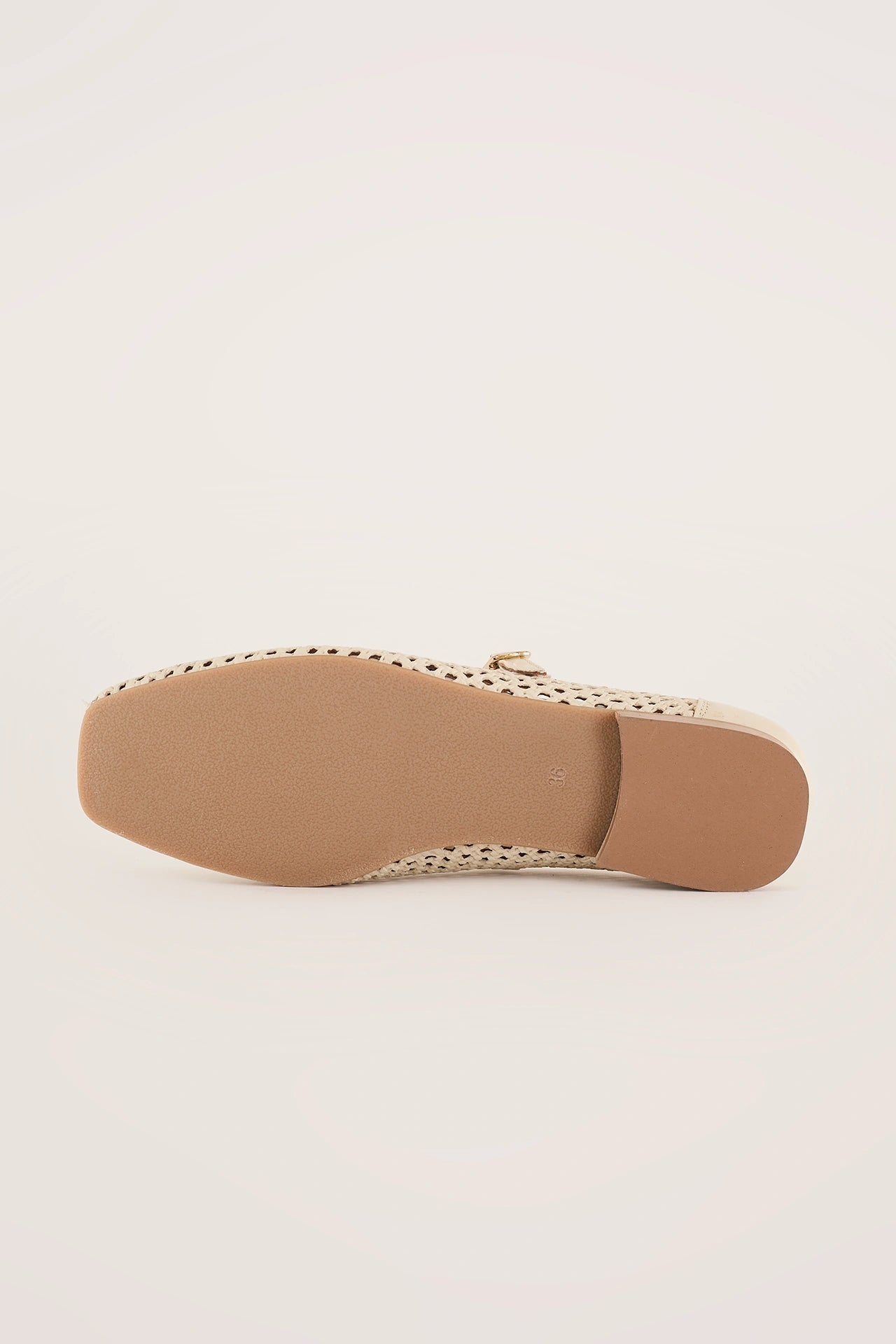 Ballerine in pelle traforata con cinturino