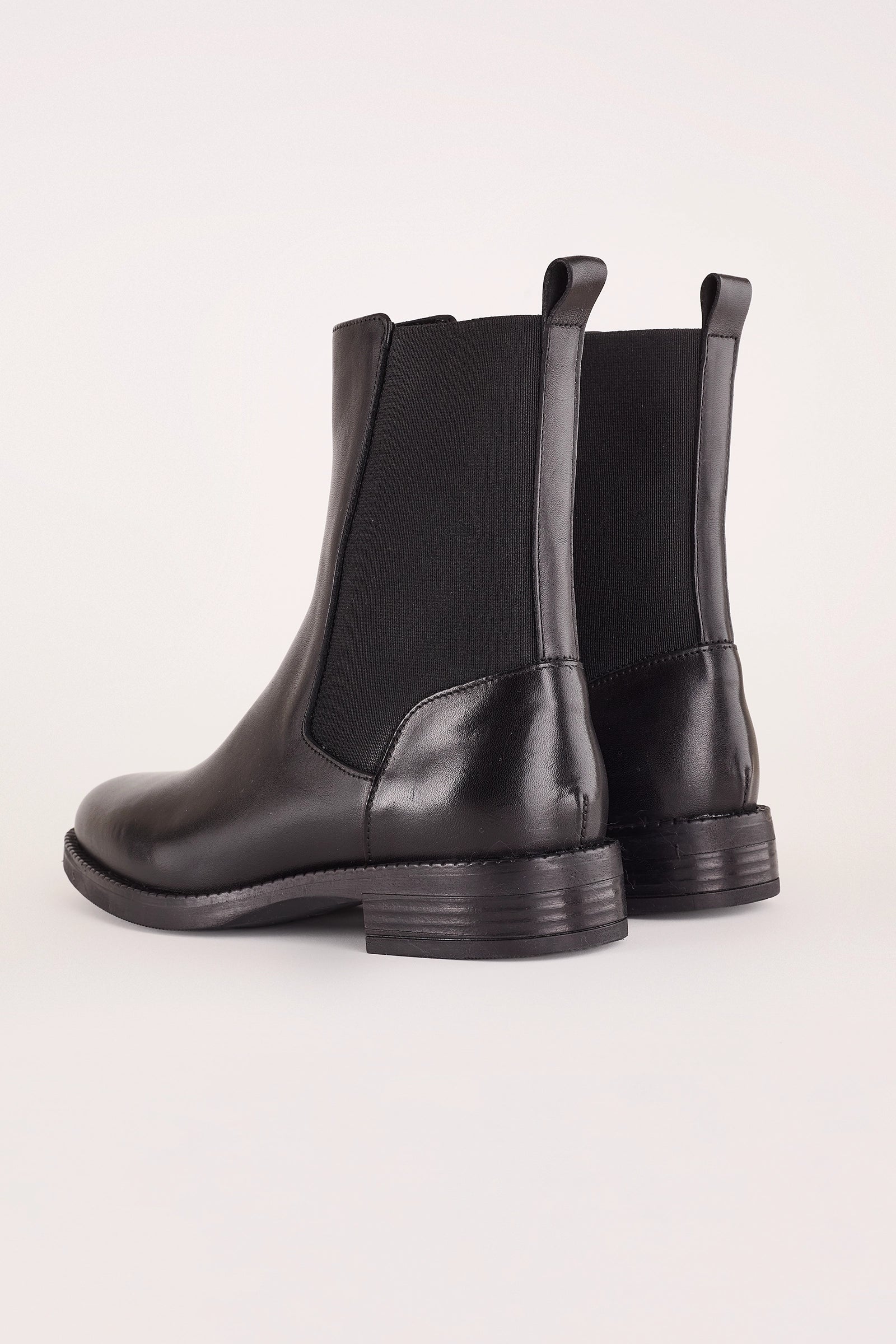 chelsea boots con fondo in gomma, vera pelle, nero