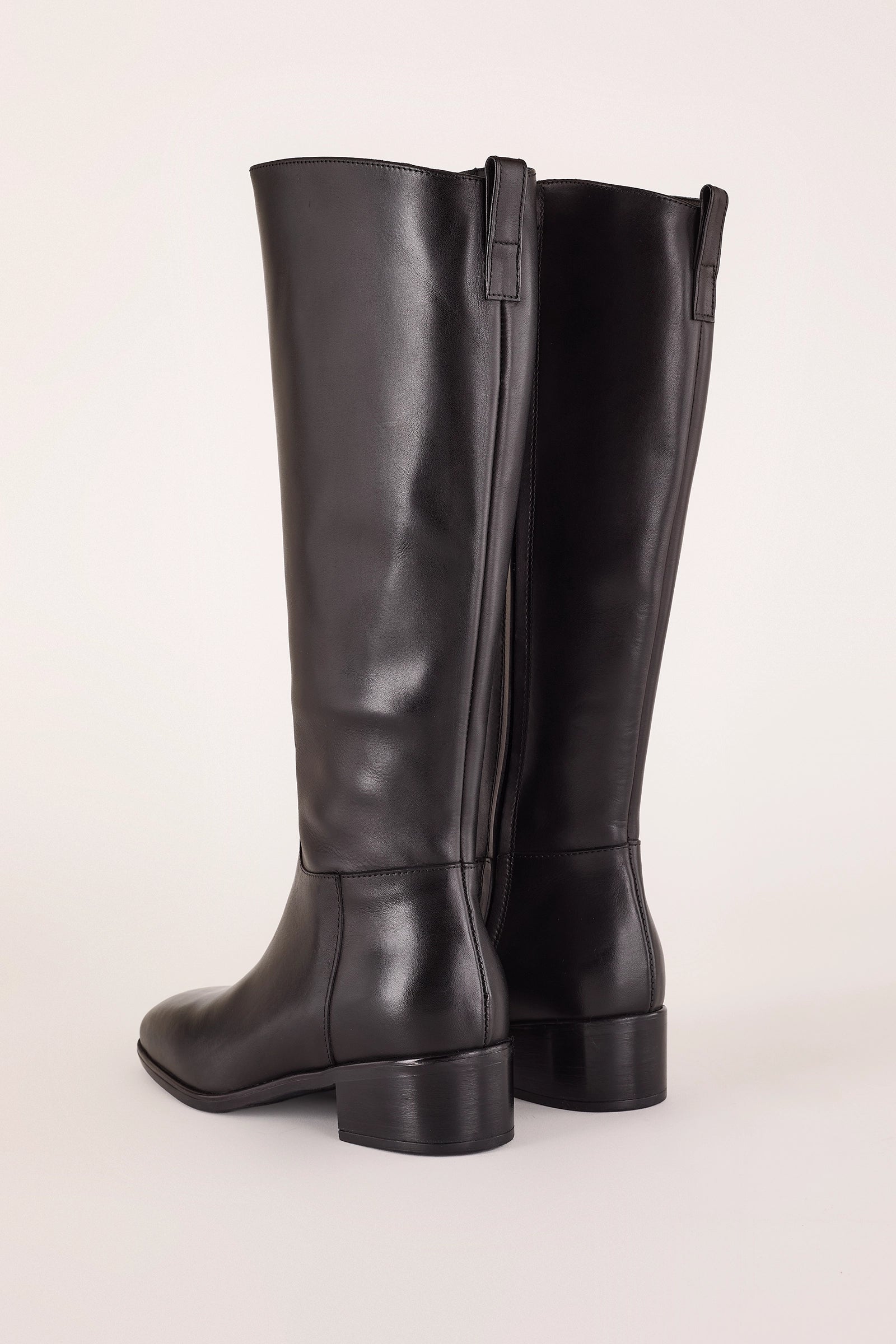 stivali con fondo in gomma tacco 4 cm nero, vera pelle