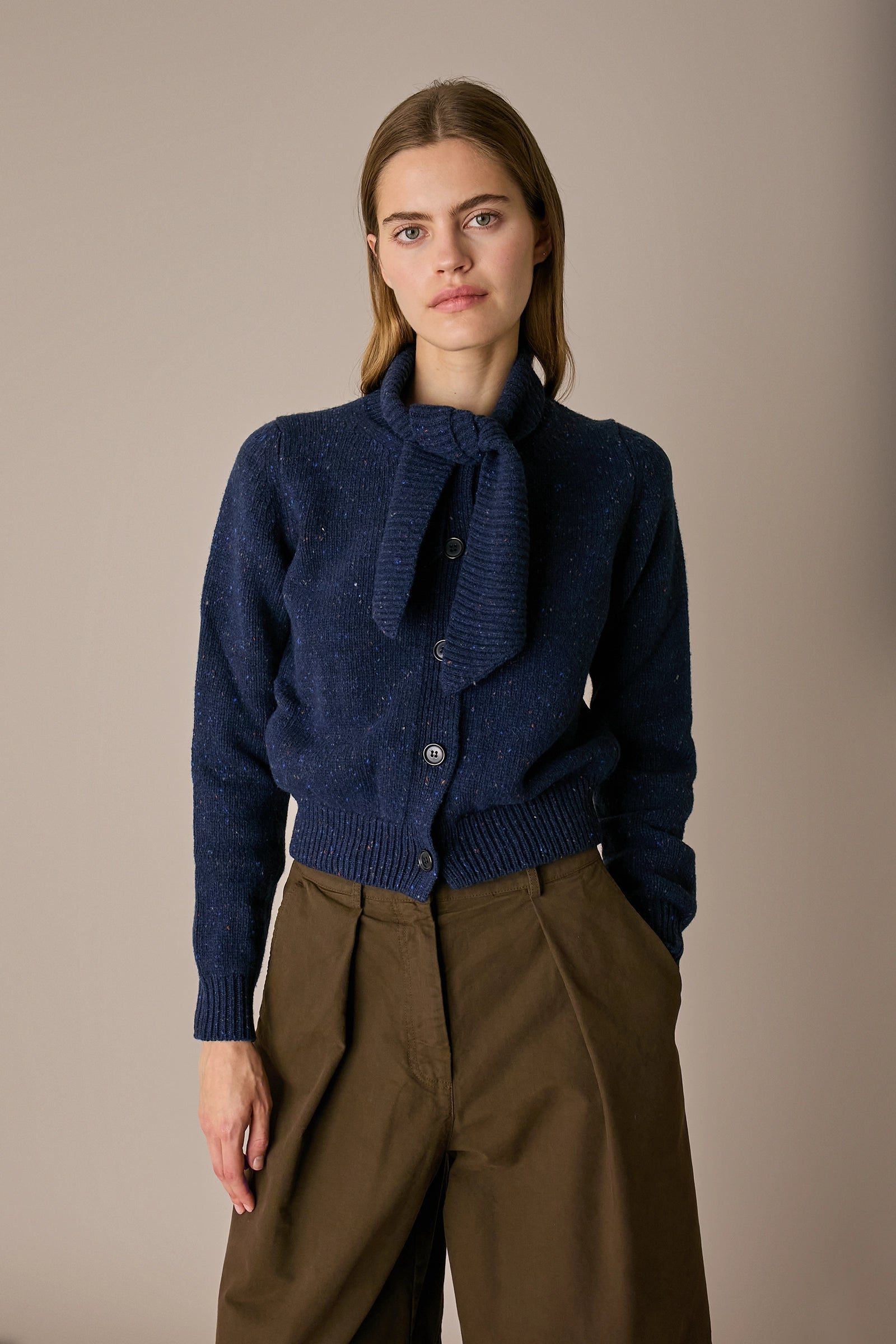 Cardigan in lana con sciarpa