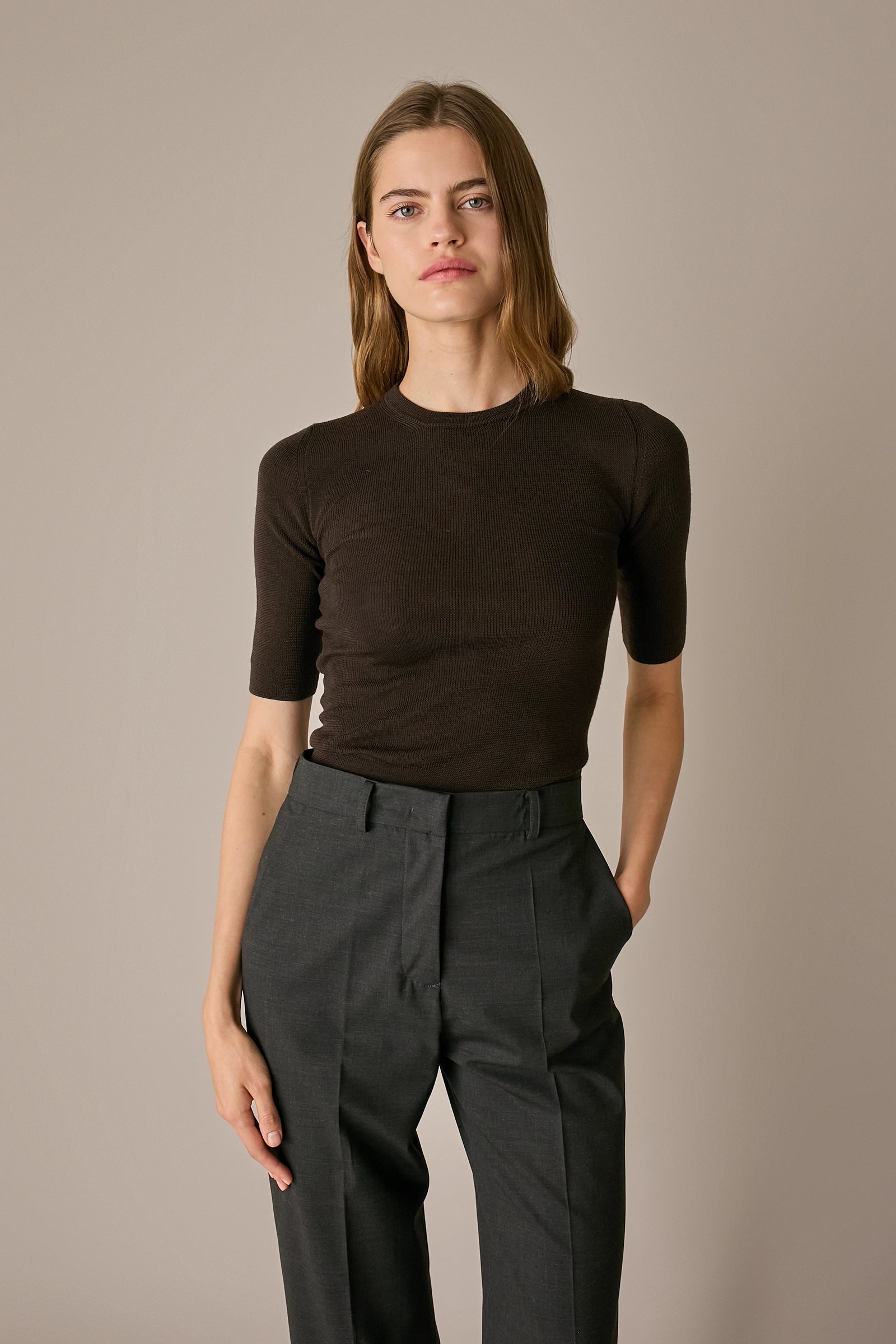 Short-sleeved wool crewneck 