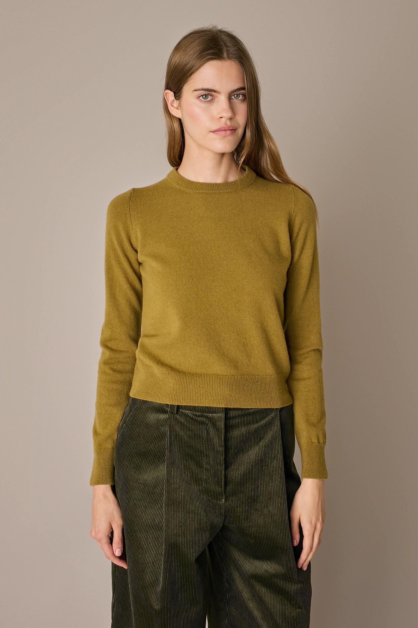 Maglia girocollo in lana e cashmere verde oliva