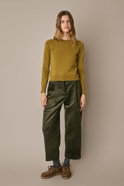 Maglia girocollo in lana e cashmere verde oliva con vestibilità regolare