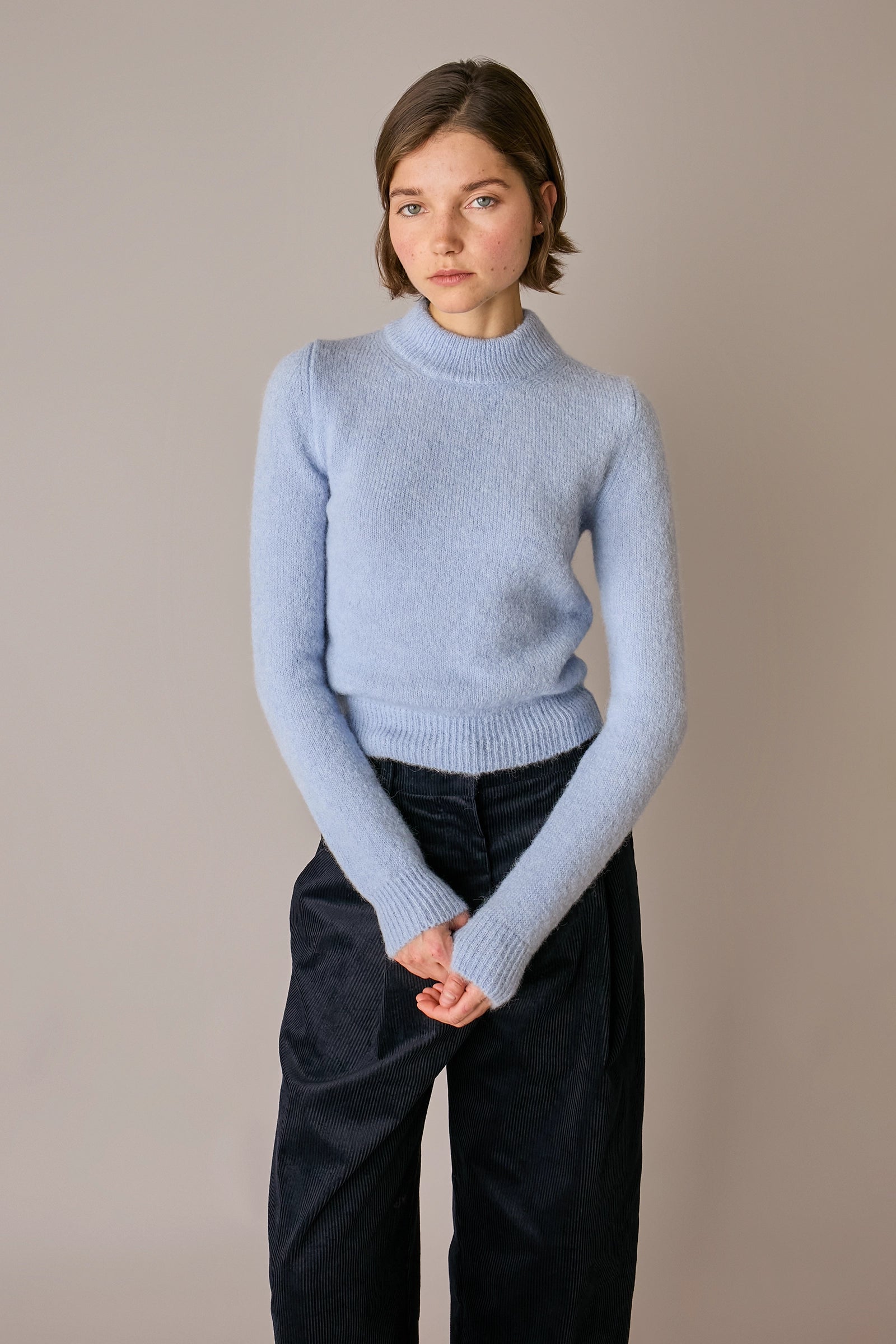 maglia collo a vulcano in alpaca e mohair antracite, collo a vulcano