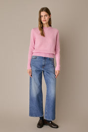 Maglia girocollo in alpaca rosa, polsini alti e struttura in alpaca