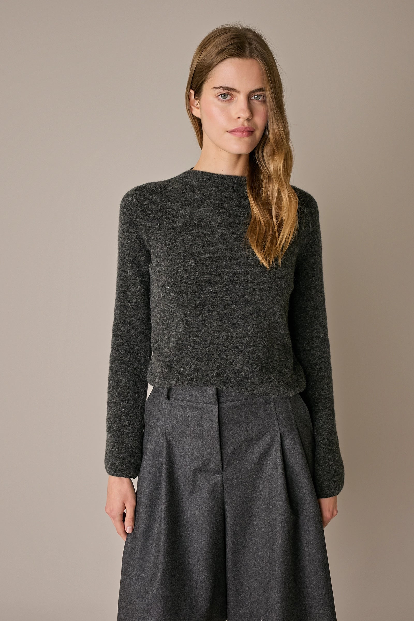 Maglia in alpaca e lana con scollo a barca