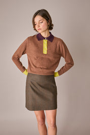 polo colour block marrone, colletto, polsini e abbottonatura a contrasto