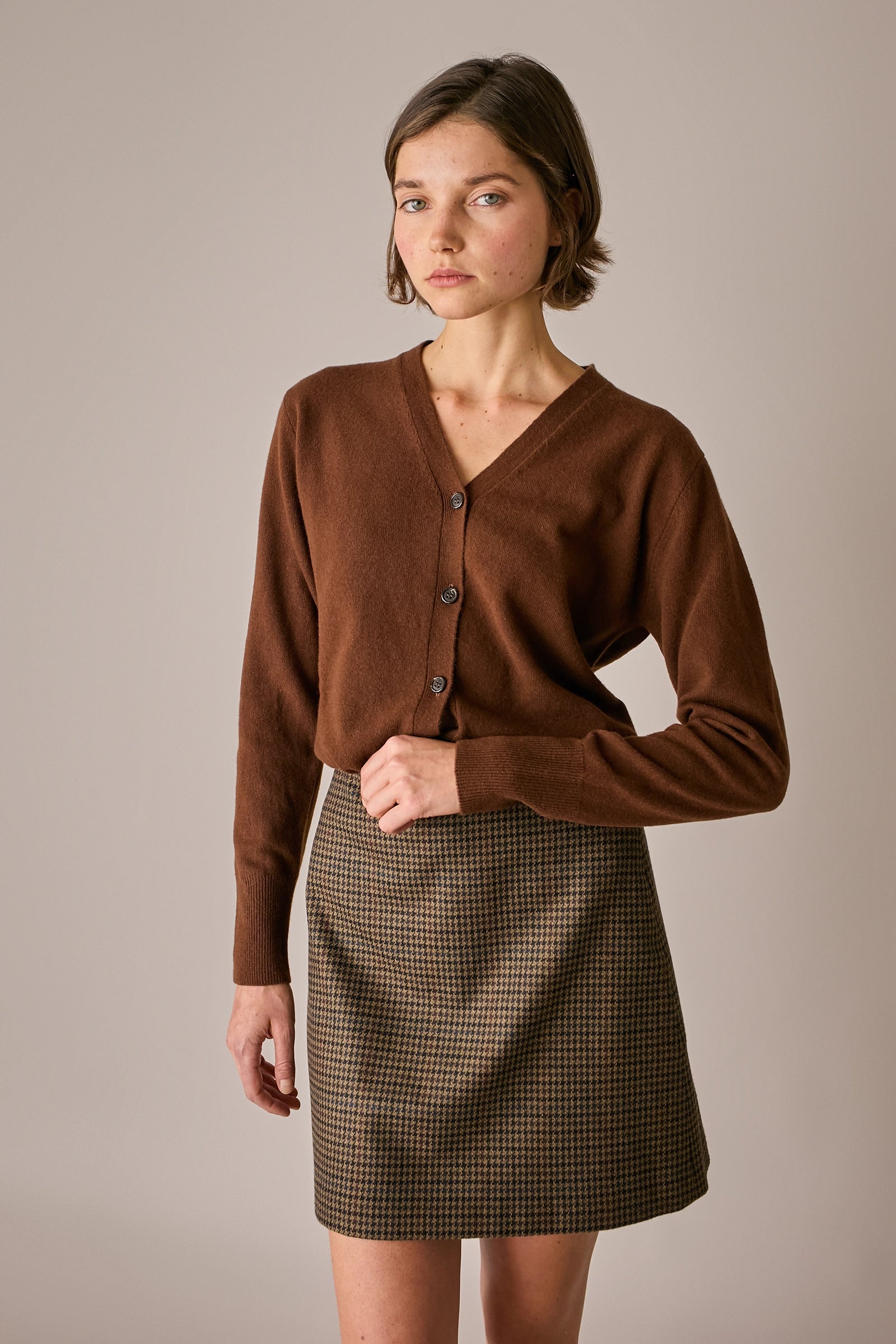 cardigan in lana con scollo a v marrone, made in italy