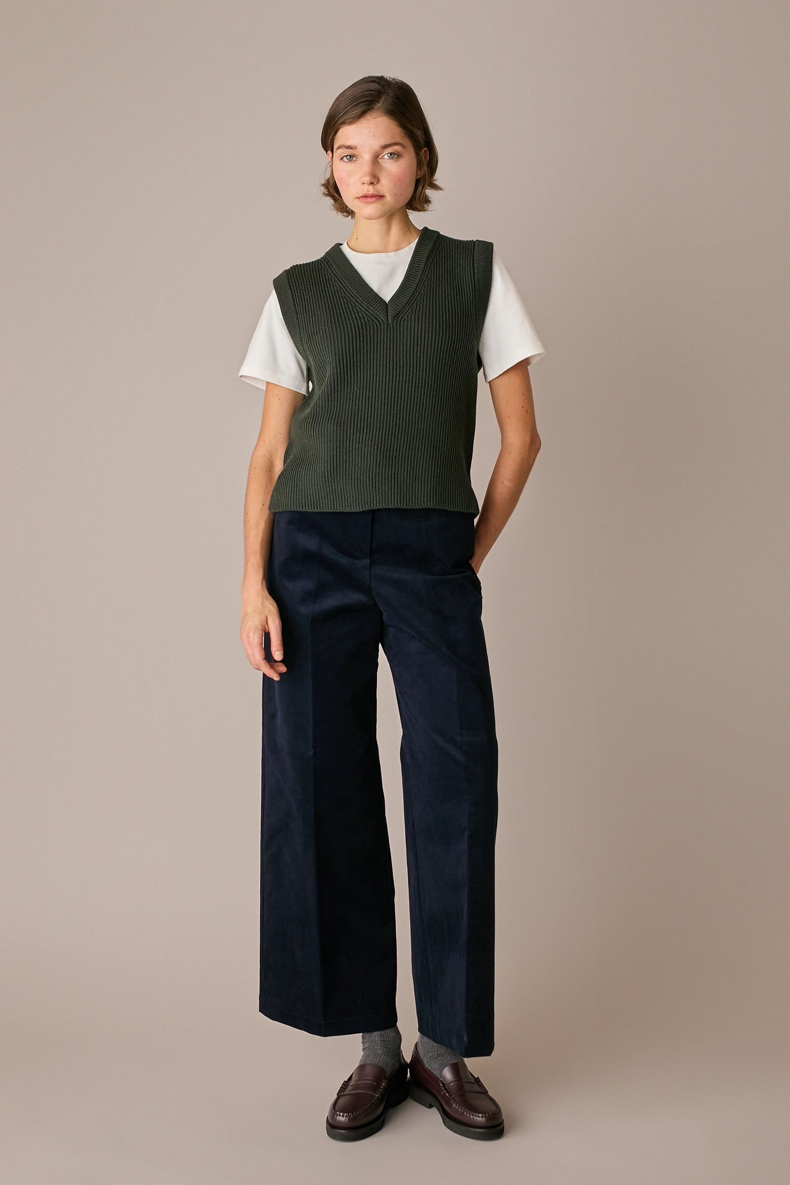 gilet con scollo a v in lana a costine blu navy, scollo a v