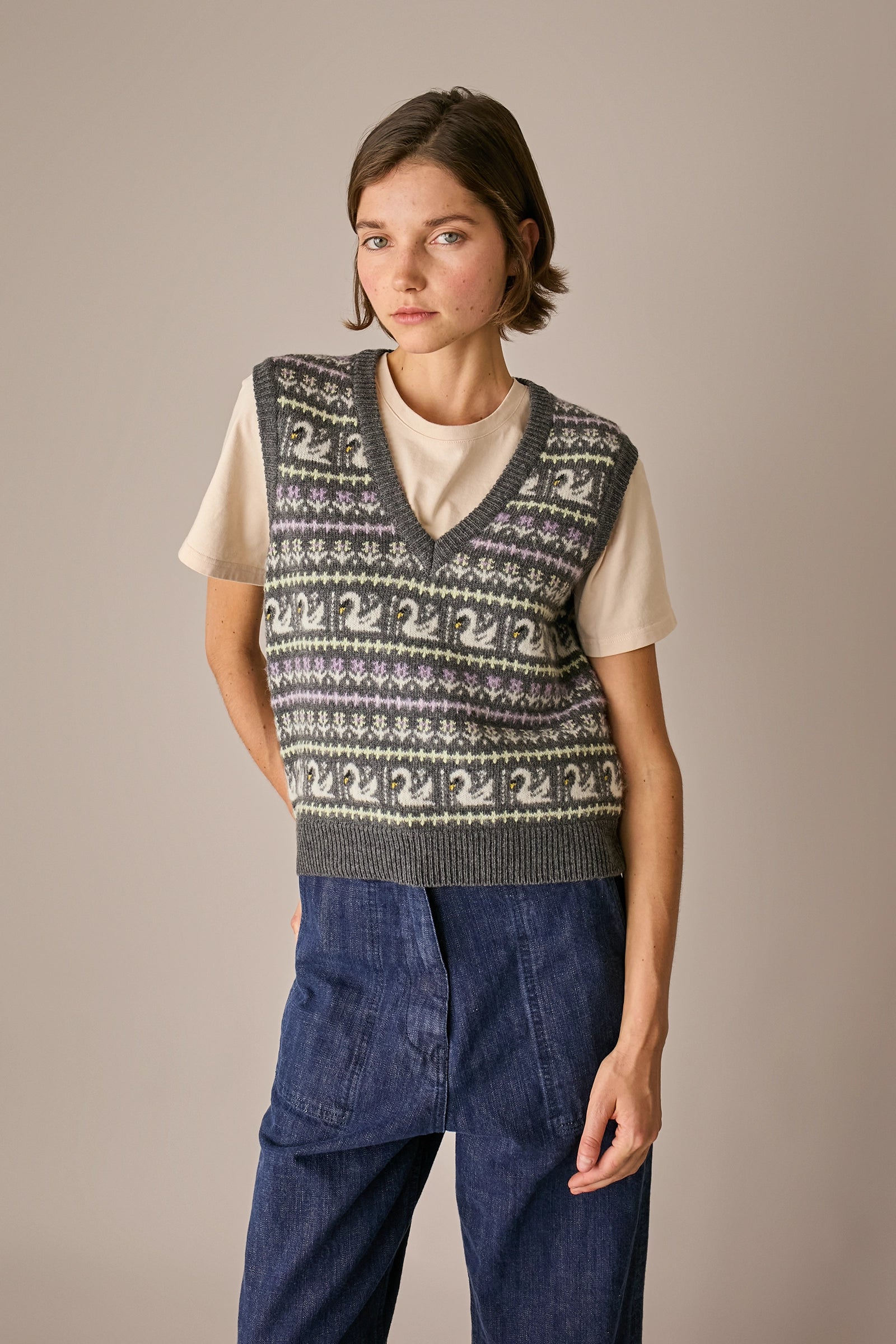 gilet swan dance grigio scuro, scollo a v